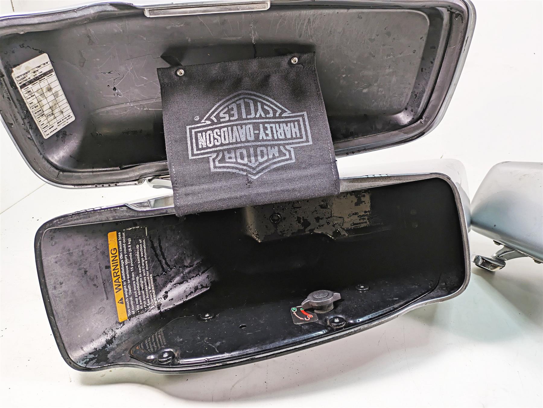 2012 Harley FLD Dyna Switchback Saddlebag Set Brilliant Silver Pearl 90200018BDK {{ shop.shopifyCountryName }} - Mototech271