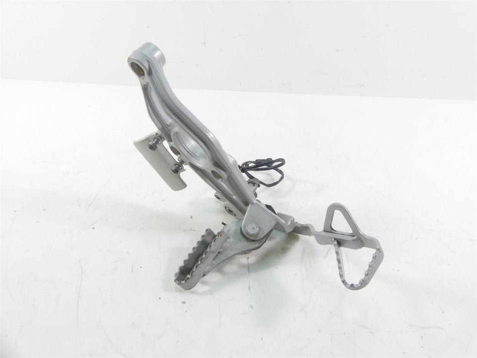 2001 BMW R1150 GS R21 Right Front Rider Footpeg & Brake Pedal Set 46712335598 {{ shop.shopifyCountryName }} - Mototech271