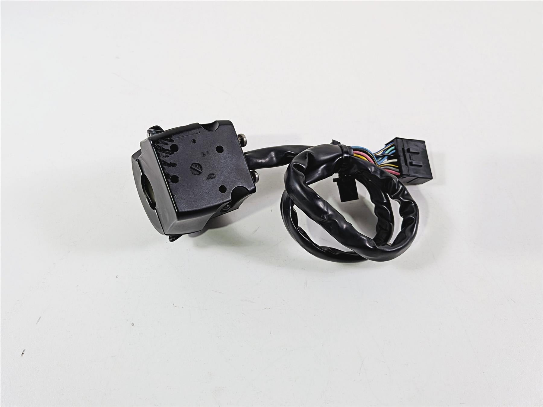 2013 Victory Vision Tour Left Hand Windshield Light Control Switch 4011993 {{ shop.shopifyCountryName }} - Mototech271