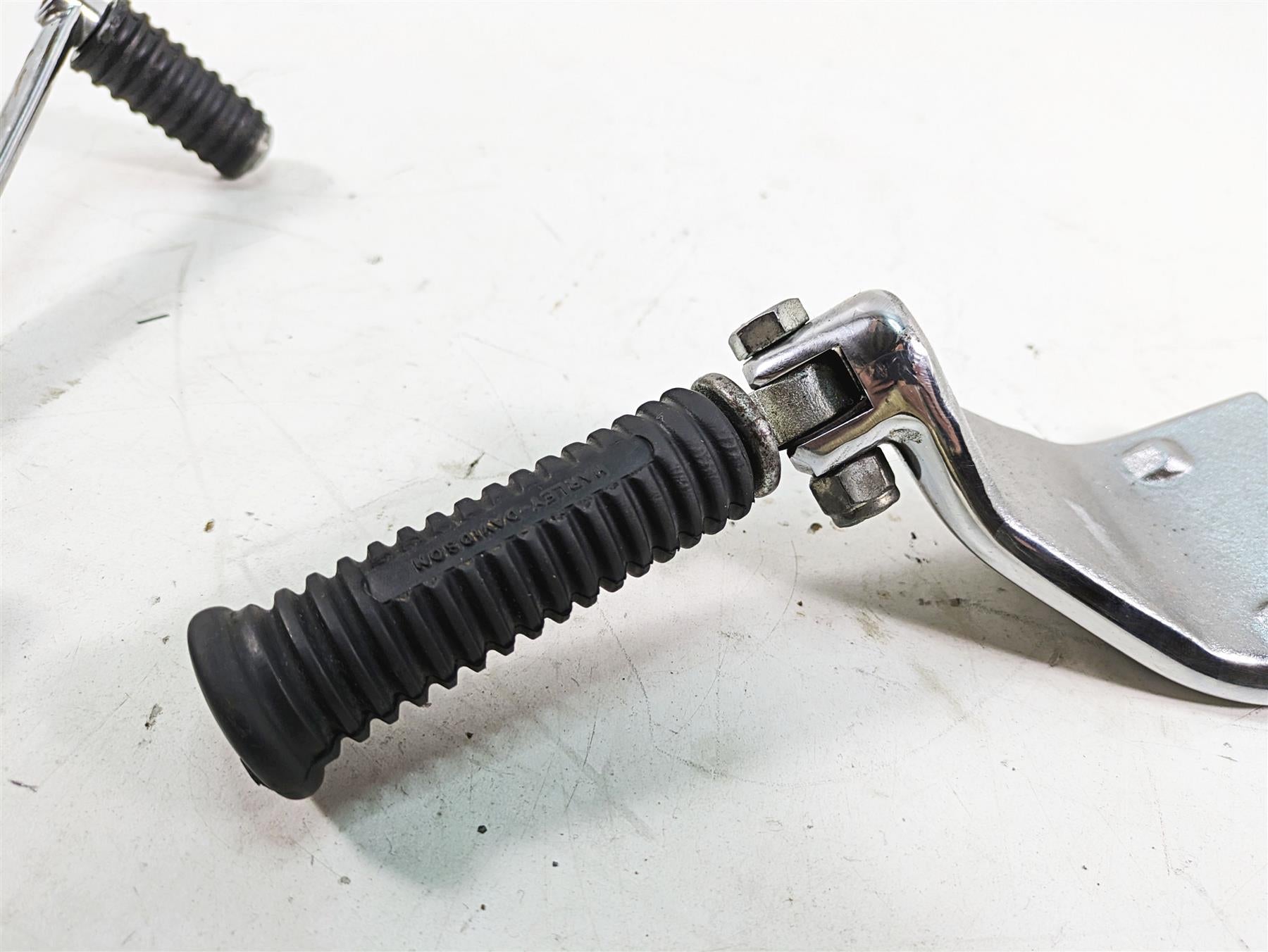 2005 Harley Dyna FXDL Low Rider Left Front Footpeg & Shifter Mid -Read 50639-90A {{ shop.shopifyCountryName }} - Mototech271