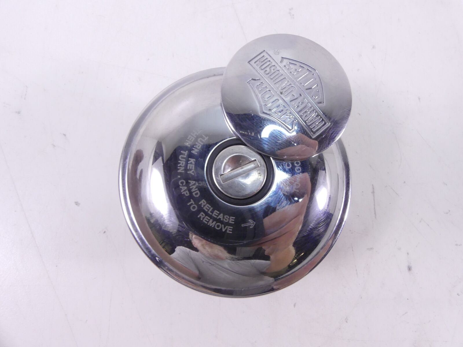 2001 Harley Davidson Sportster XL883 Fuel Gas Petrol Tank Cap + Key 611001-29A {{ shop.shopifyCountryName }} - Mototech271