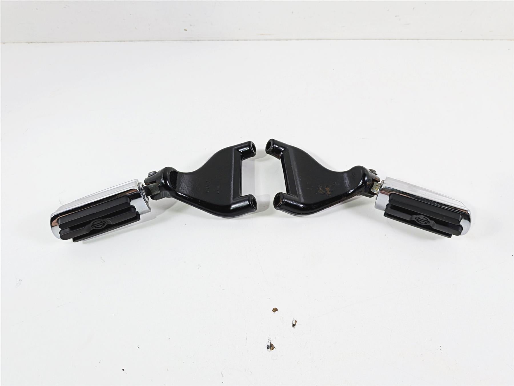 2006 Harley Sportster XL883 Low Passenger Foot Peg Set Chrome 49314-04 49315-04 {{ shop.shopifyCountryName }} - Mototech271