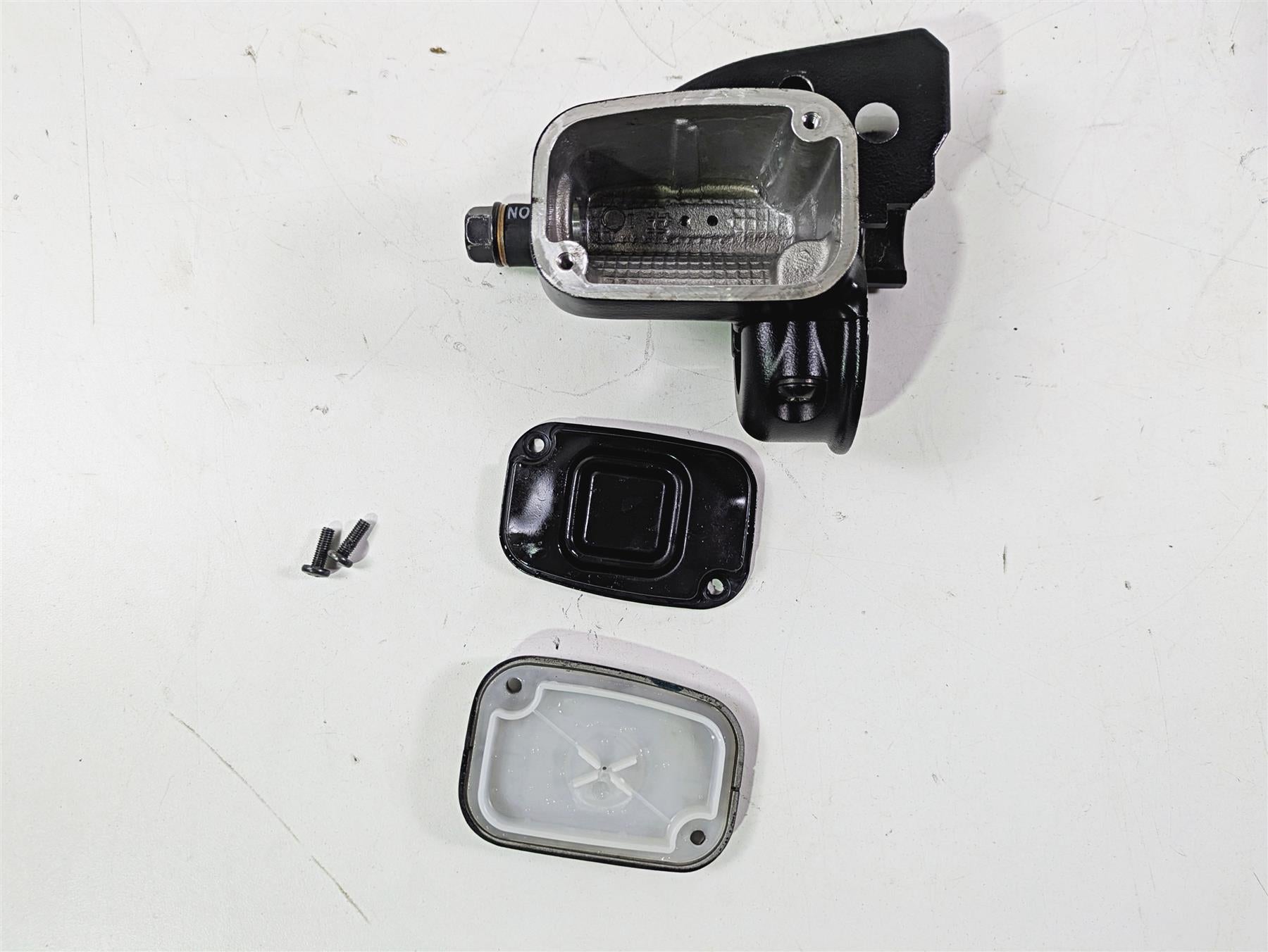 2022 Harley FXLRS Softail Low Rider Front Brake Master Cylinder READ 41700492 {{ shop.shopifyCountryName }} - Mototech271
