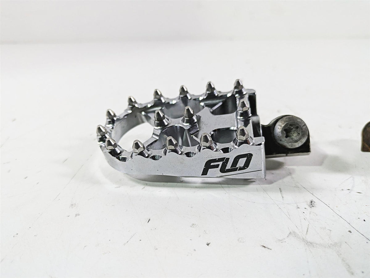 2015 Harley FXDL Dyna Low Rider FLO Grip Stunt Footpeg Rest Set FP-800V2 {{ shop.shopifyCountryName }} - Mototech271