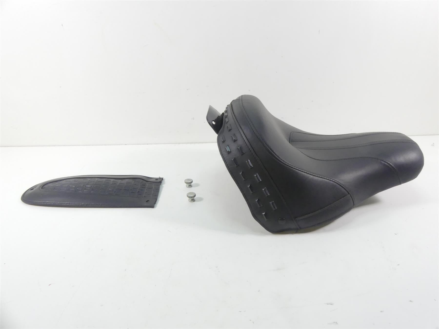 2019 Harley FLHC Softail Heritage Front Rider Driver Saddle Seat Set 52000271 | Mototech271