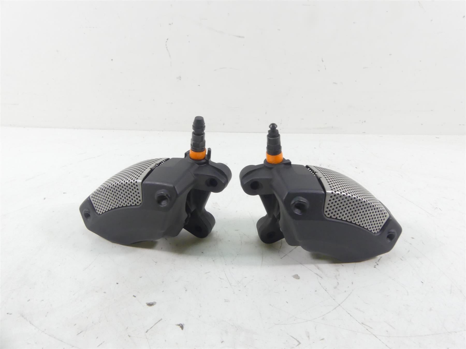2013 Harley Touring FLHX Street Glide Front Brake Caliper Set 43027-08 44023-08 {{ shop.shopifyCountryName }} - Mototech271