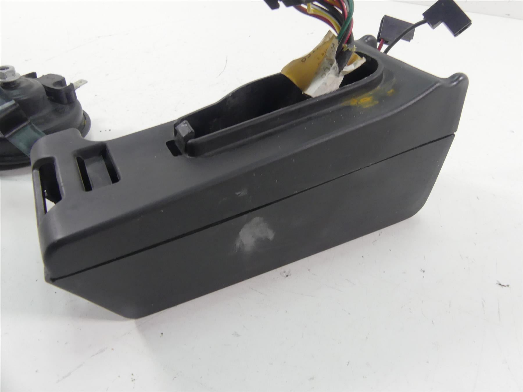 2021 Harley Softail FLSB Sport Glide Horn & Wiring Box 69201654 {{ shop.shopifyCountryName }} - Mototech271