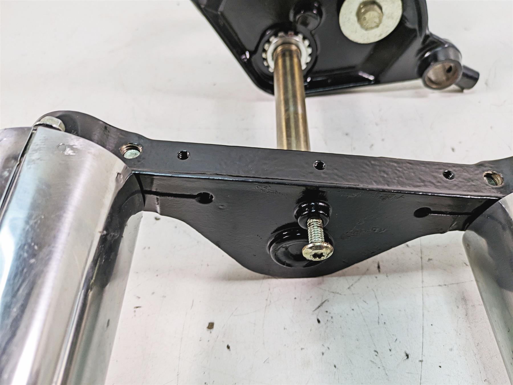 2008 Harley FLHTCU Electra Glide Upper Lower Triple Tree Riser Set 45446-87A {{ shop.shopifyCountryName }} - Mototech271