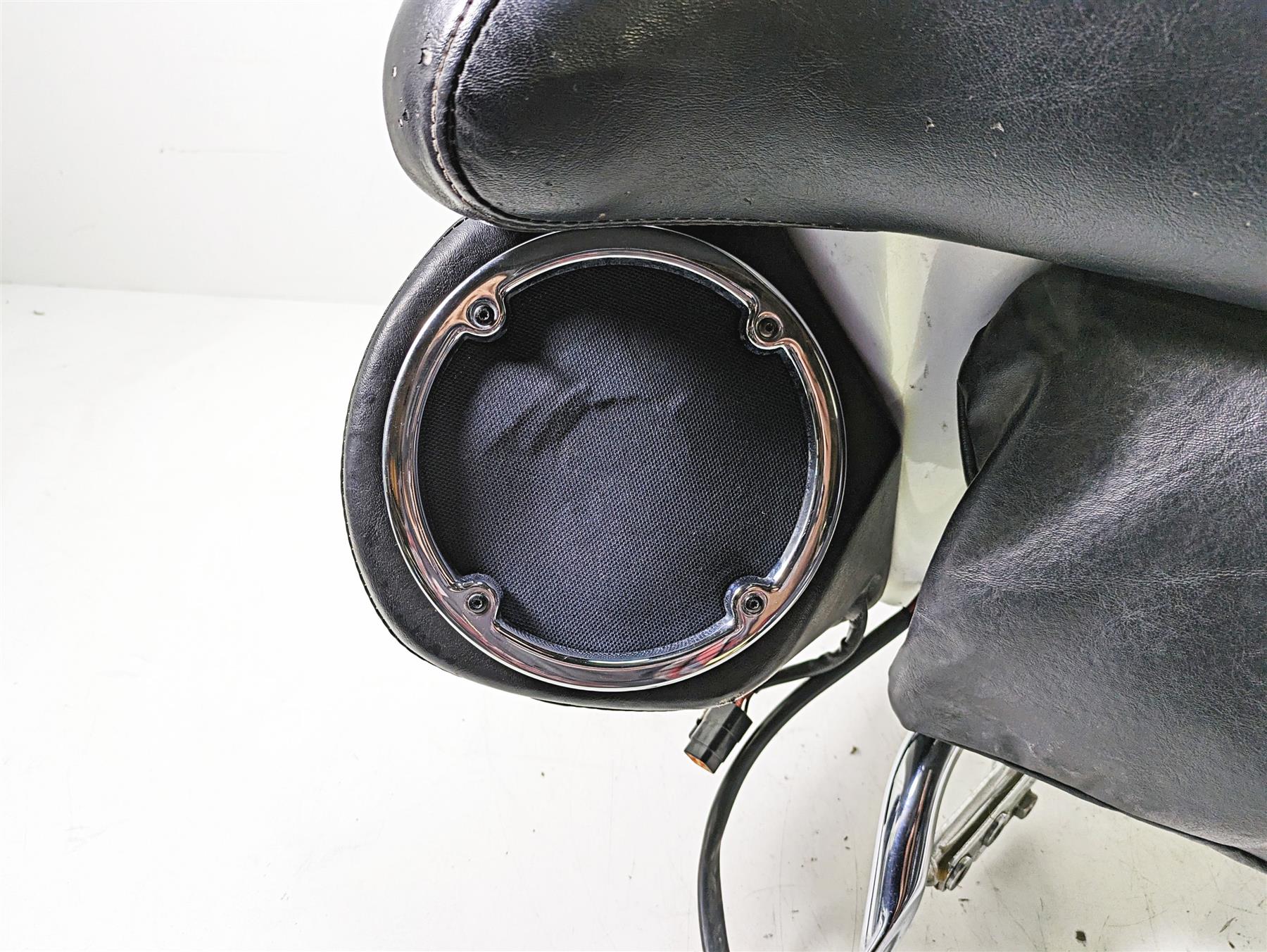 2008 Harley FLHTCU Electra Glide Rear Trunk Tour Pak Speaker Set - Read 53217-08 {{ shop.shopifyCountryName }} - Mototech271