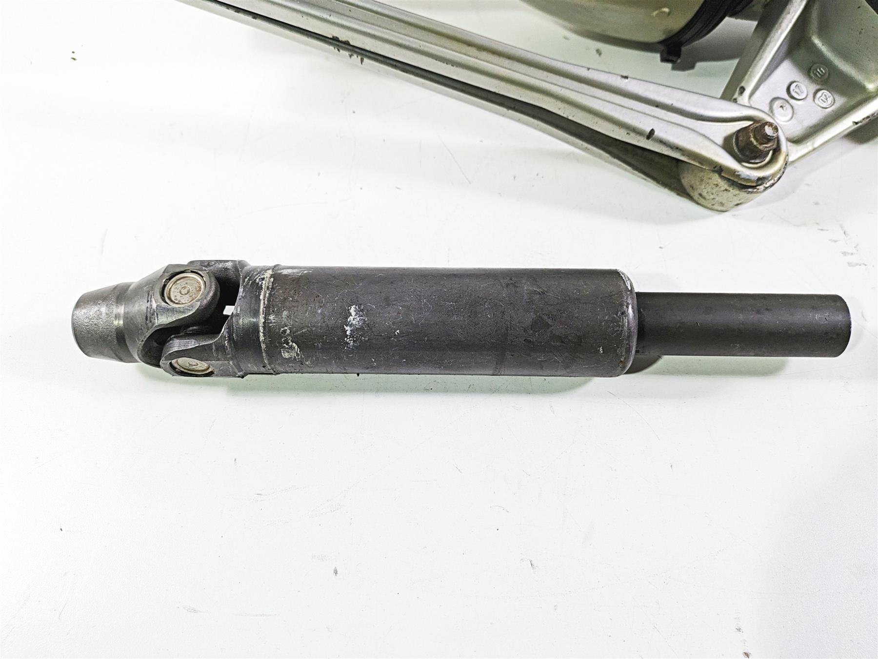 2004 BMW R1150GS R21 Swingarm Differential Drive Shaft Abs 33112330966 31:11 {{ shop.shopifyCountryName }} - Mototech271