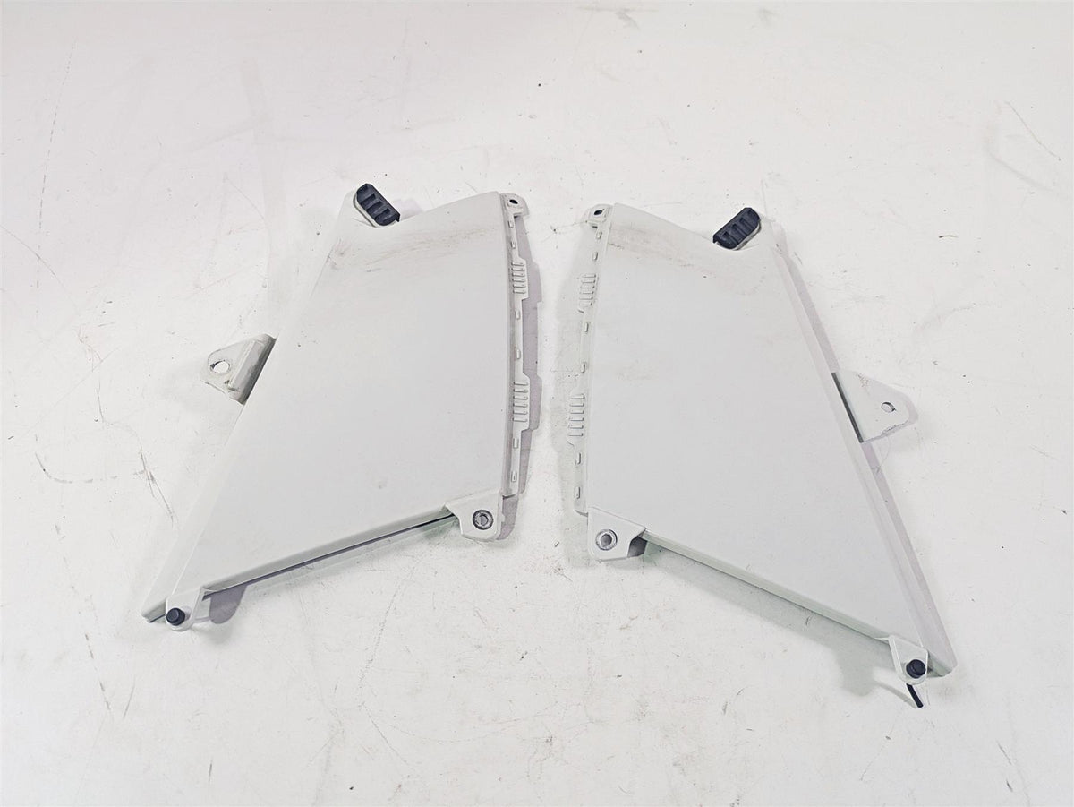 2010 BMW R1200GS K25 Under Tank Knee Cover Set Alpinweiss 46637726781 {{ shop.shopifyCountryName }} - Mototech271
