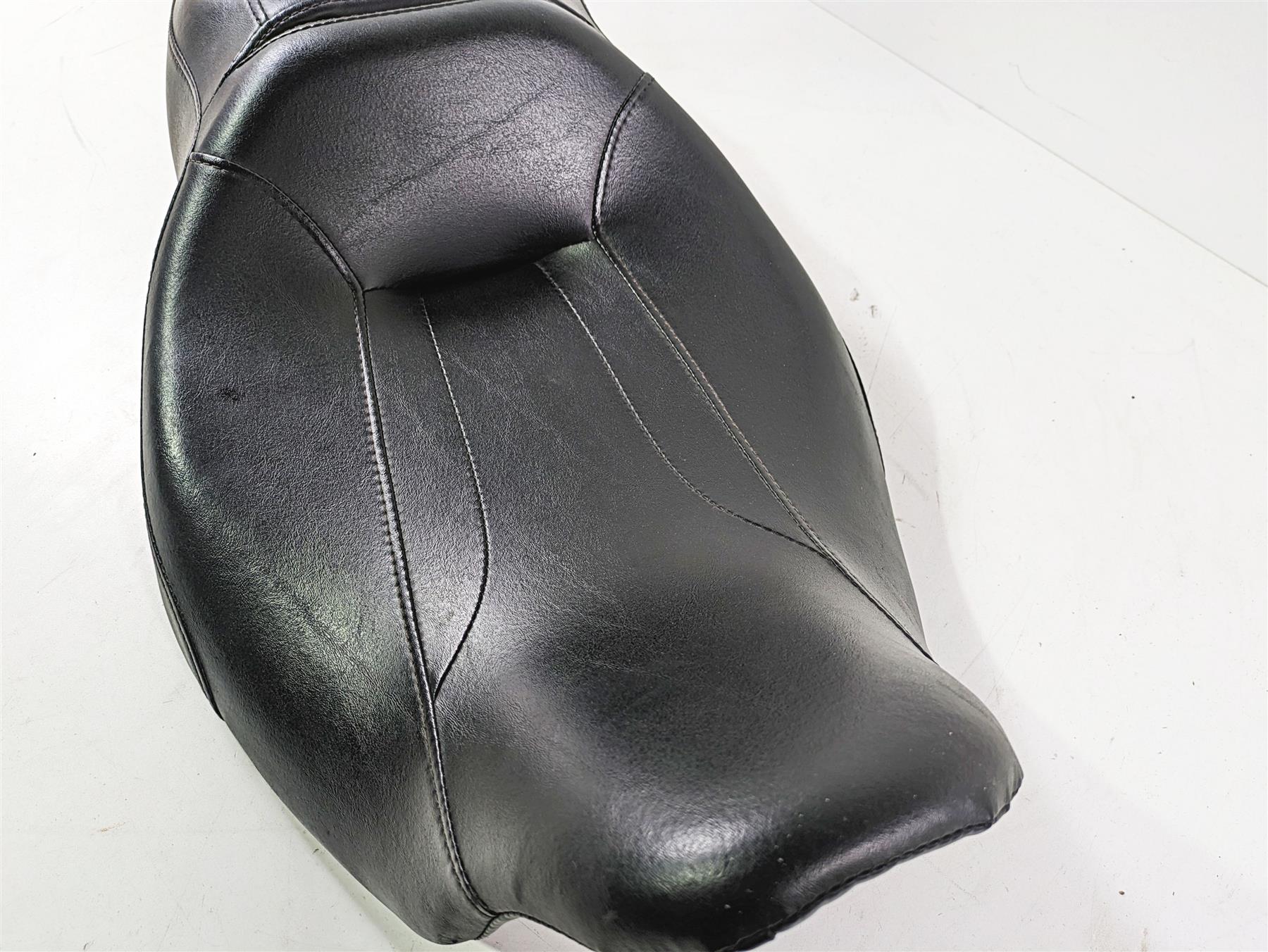 2020 Harley Touring FLHT Electra Glide Front Rider Low Seat Saddle 52000060 {{ shop.shopifyCountryName }} - Mototech271