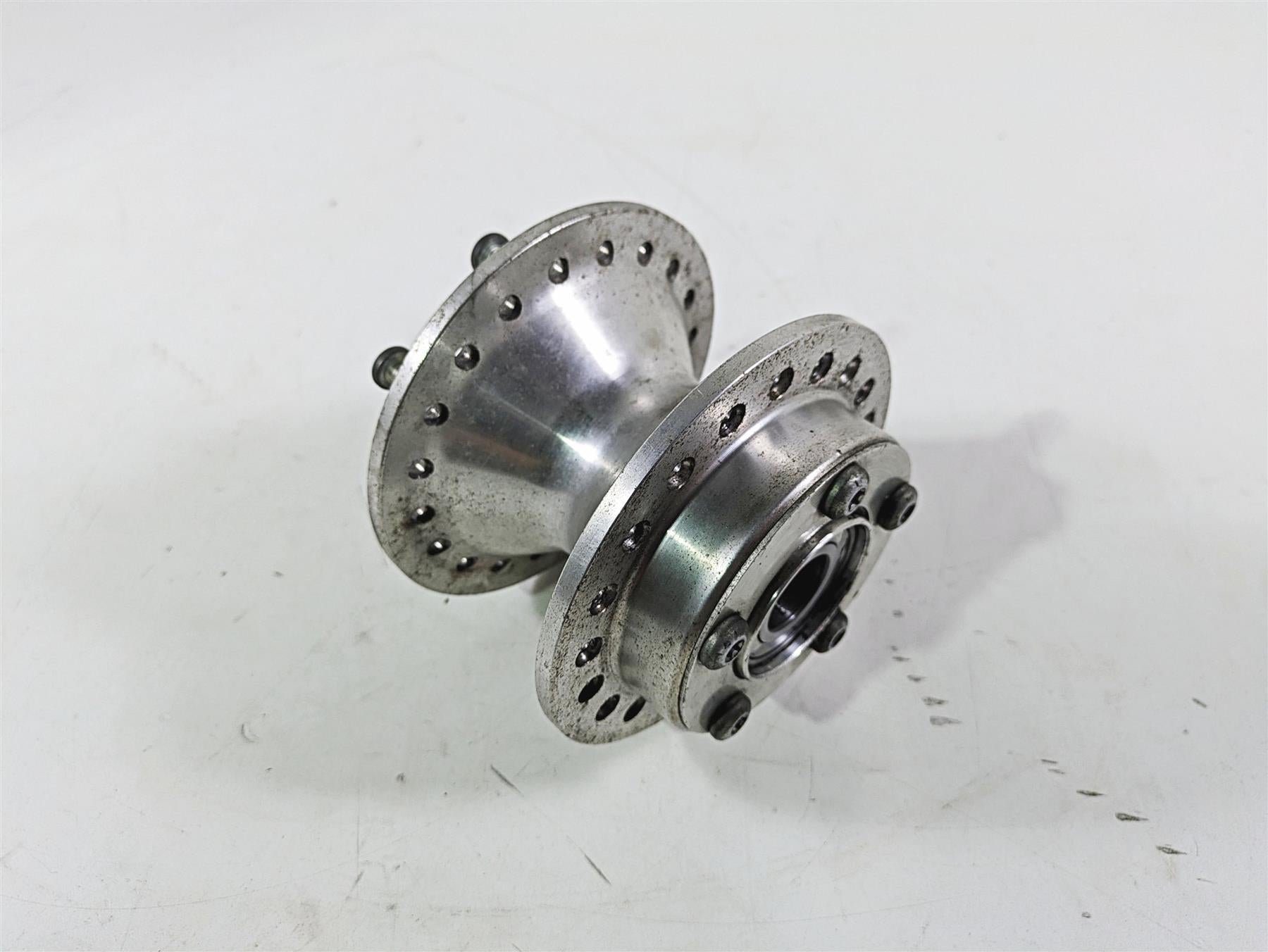 2017 Harley Dyna FXDB Street Bob Front Wheel Rim Hub & 25mm Bearings 41425-09 {{ shop.shopifyCountryName }} - Mototech271