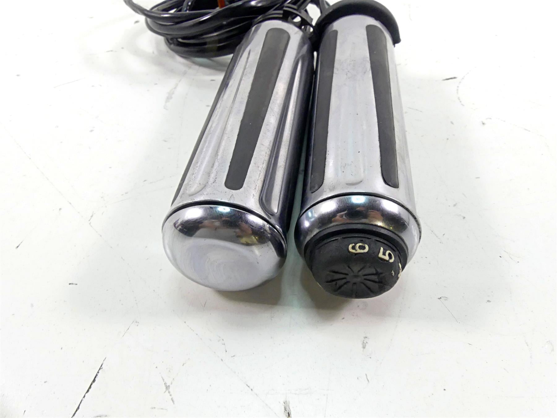 2006 Harley Touring FLHTCU SE E-Glide Left Right Heated Hand Grip Set 56771-06 {{ shop.shopifyCountryName }} - Mototech271