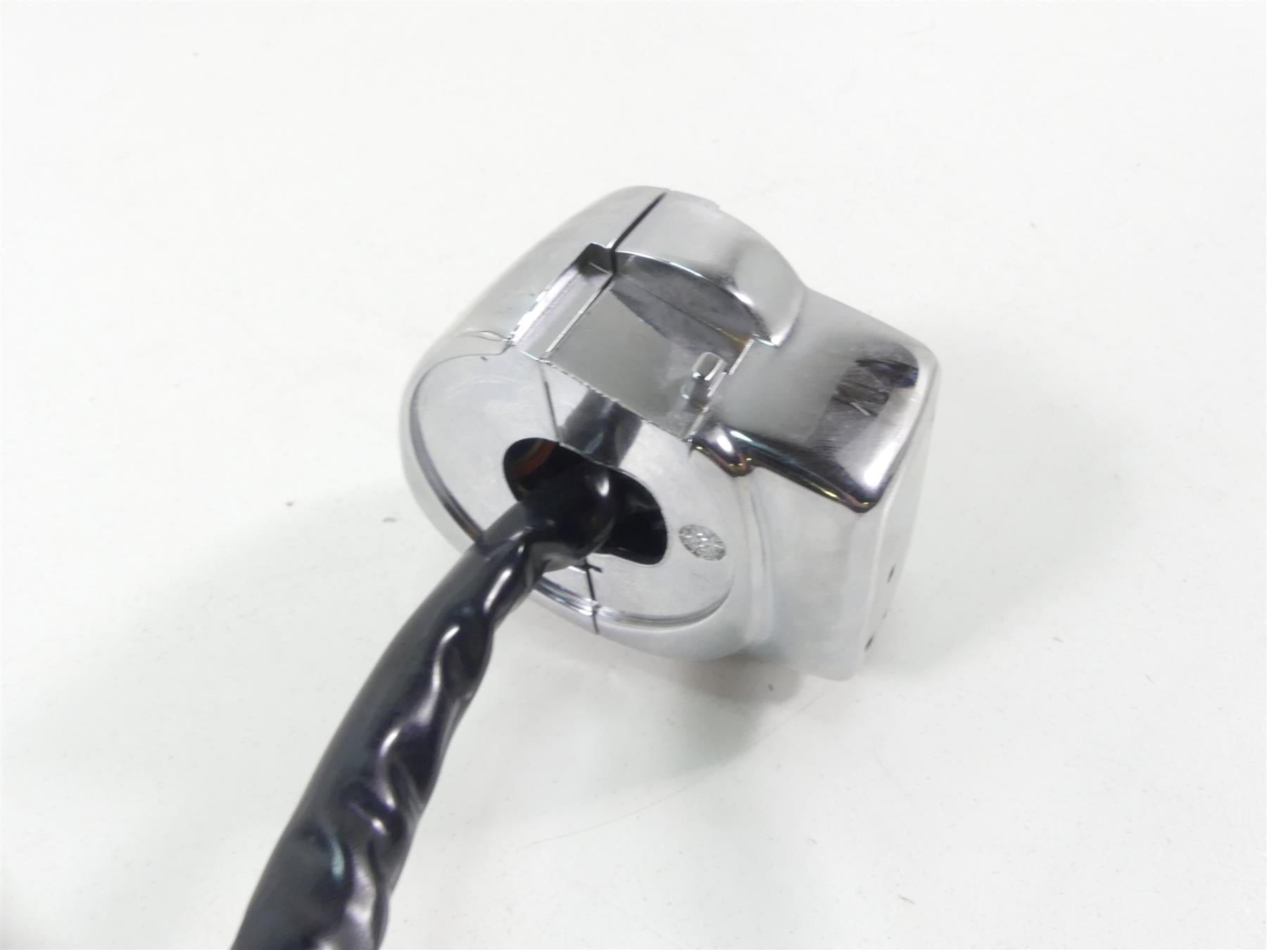 2004 Harley FLHTC SE CVO Electra Glide Left Hand Audio Control Switch 71682-06A {{ shop.shopifyCountryName }} - Mototech271