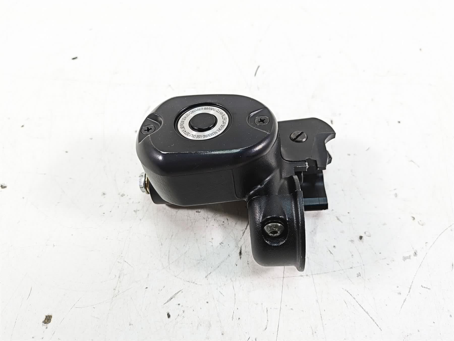 2017 Harley XL883 N Sportster Iron Front Brake Master Cylinder 1/2" 41700099 {{ shop.shopifyCountryName }} - Mototech271