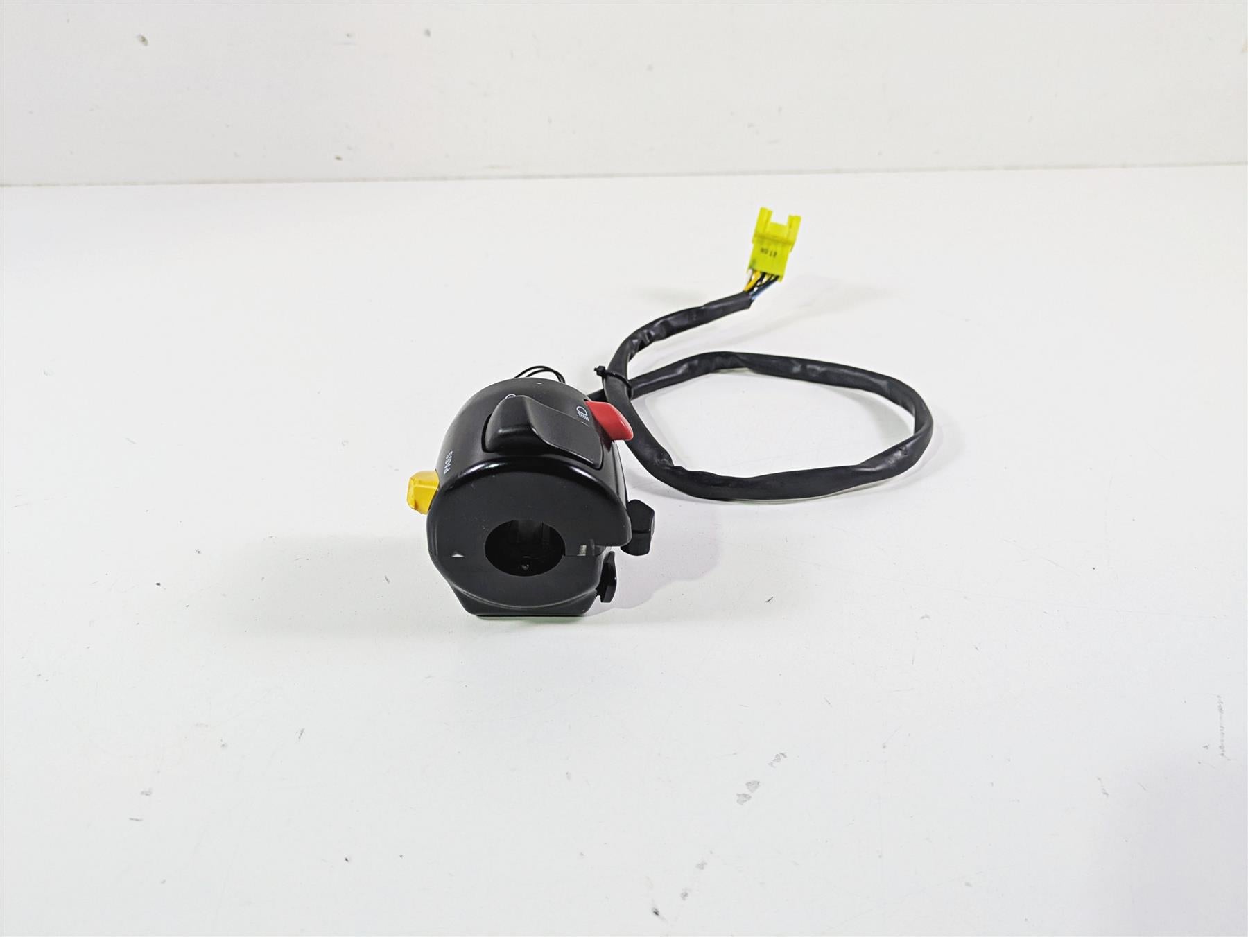 2019 Suzuki M109R VZR1800 Boulevard Left Hand Control Switch READ 37400-48GB0 {{ shop.shopifyCountryName }} - Mototech271