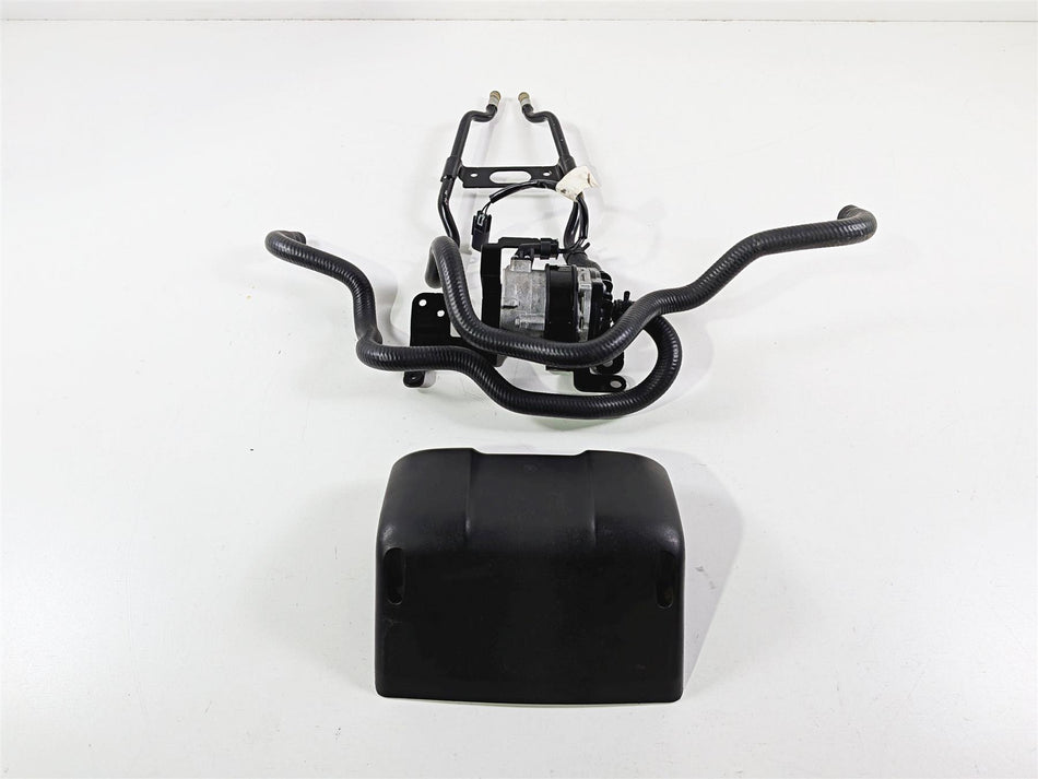 2014 Harley Touring FLHTK Electra Glide Water Pump & Mount & Cover 26600050A-Mototech271
