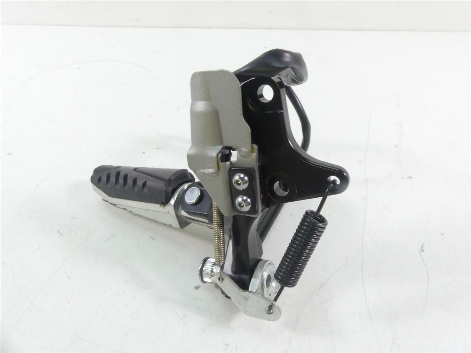 2020 Yamaha VMX17 1700 Right Front Driver Rider Footpeg Foot Peg 2S3-27443-10-00 {{ shop.shopifyCountryName }} - Mototech271