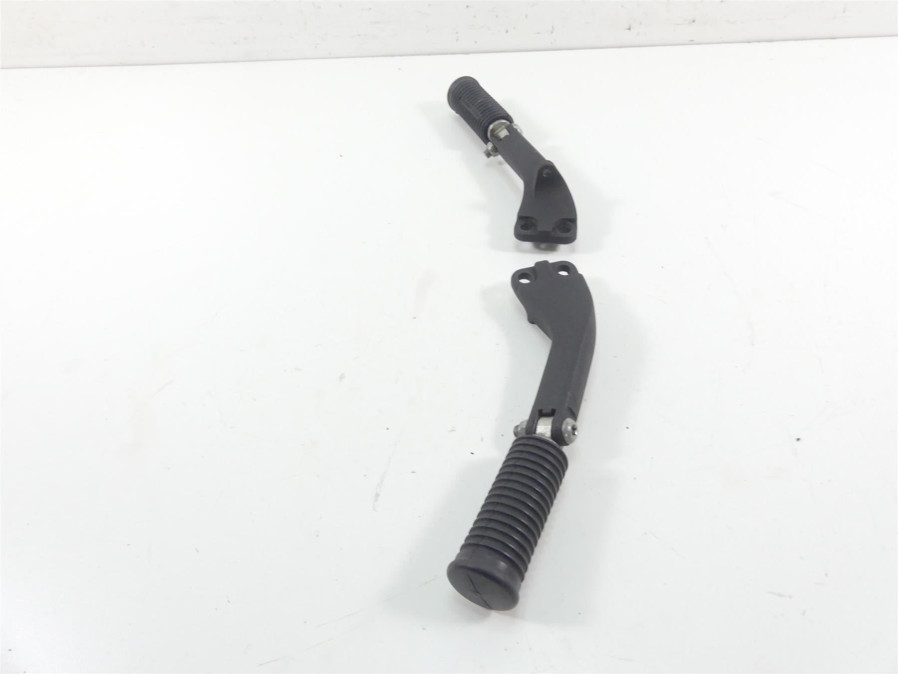 2014 Harley FXDF Dyna Fat Bob Rear Passenger Footpeg Set 49224-06A 49230-06 {{ shop.shopifyCountryName }} - Mototech271