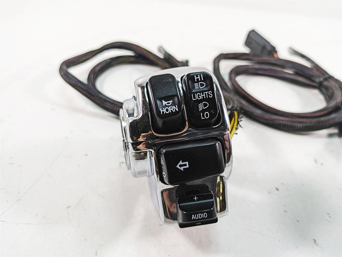 2010 Harley Touring FLHTCU Electra Glide Chrome Control Switch Set Read 71682-06 {{ shop.shopifyCountryName }} - Mototech271