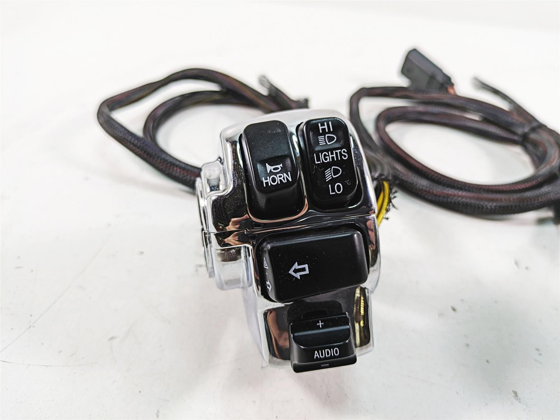 2010 Harley Touring FLHTCU Electra Glide Chrome Control Switch Set Read 71682-06 {{ shop.shopifyCountryName }} - Mototech271