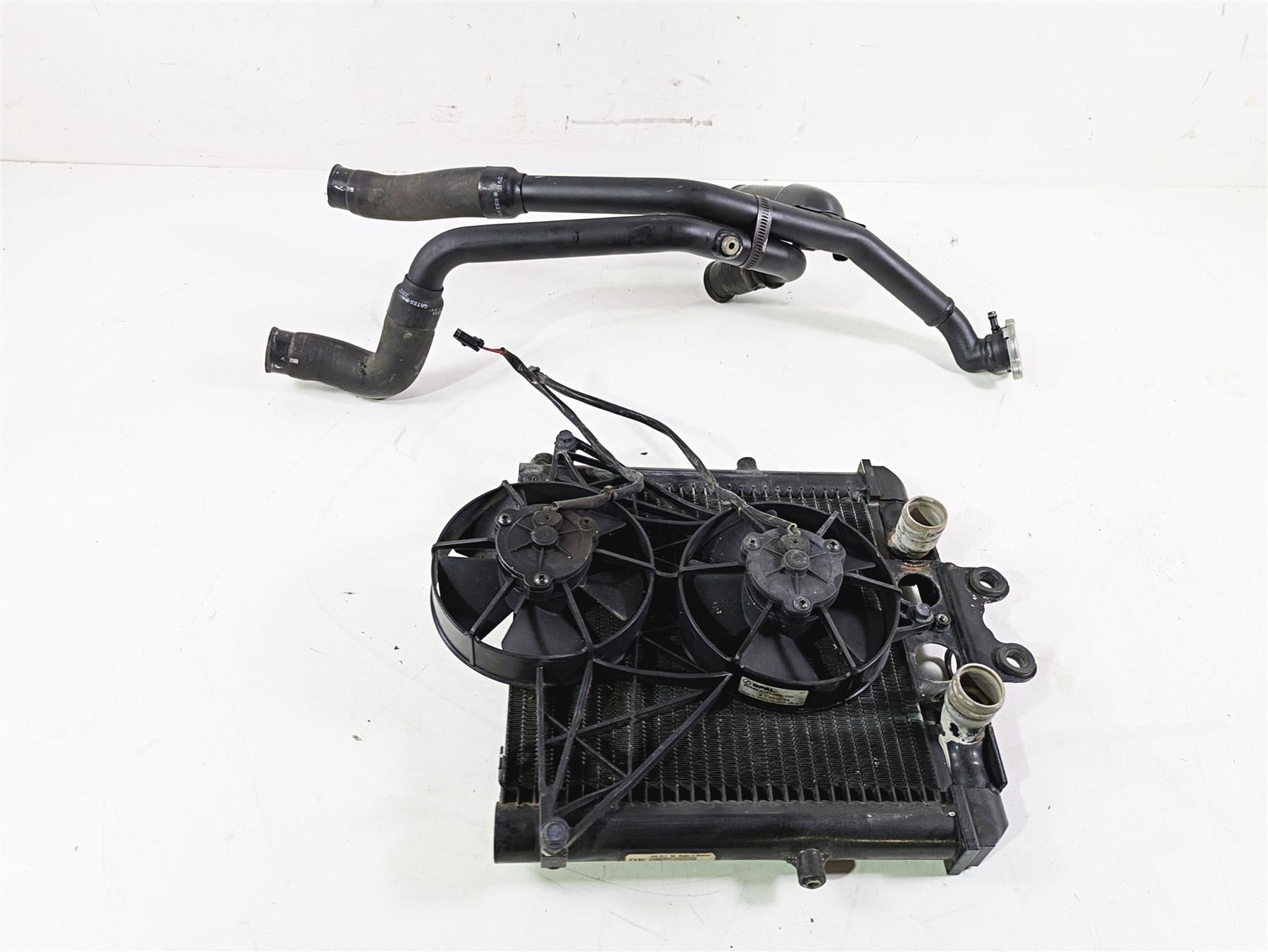 2013 Harley VRSCF Muscle Rod Radiator Fans Reservoir Hoses - Tested 26722-04 {{ shop.shopifyCountryName }} - Mototech271