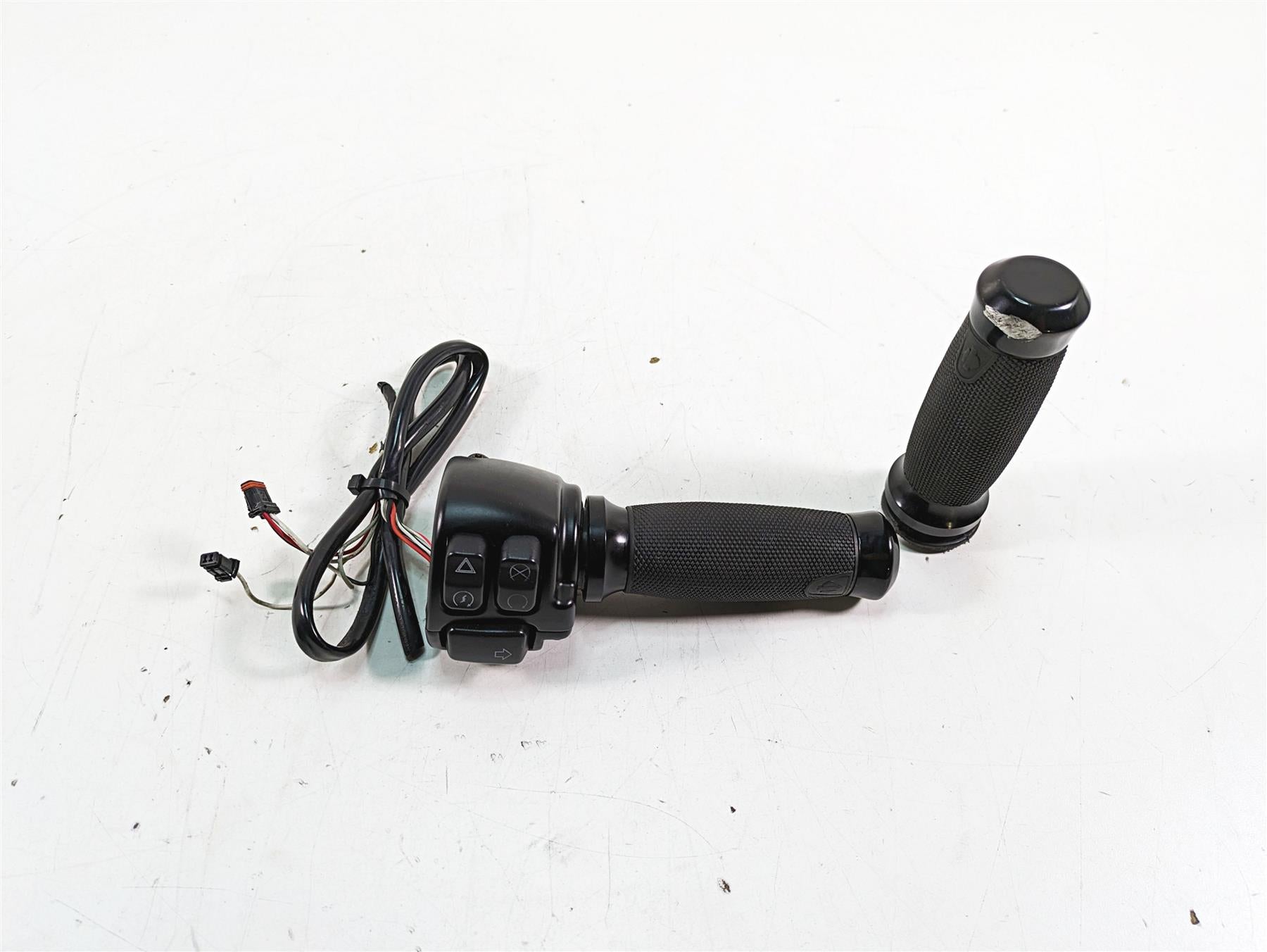 2020 Harley Softail FXBB Street Bob Right Hand Control Switch - Read 71500462