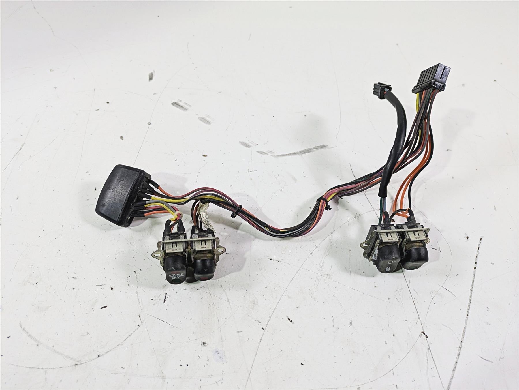 2007 Harley Touring FLHTCU SE CVO E-Glide Auxiliary Switch Set 70290-07 {{ shop.shopifyCountryName }} - Mototech271