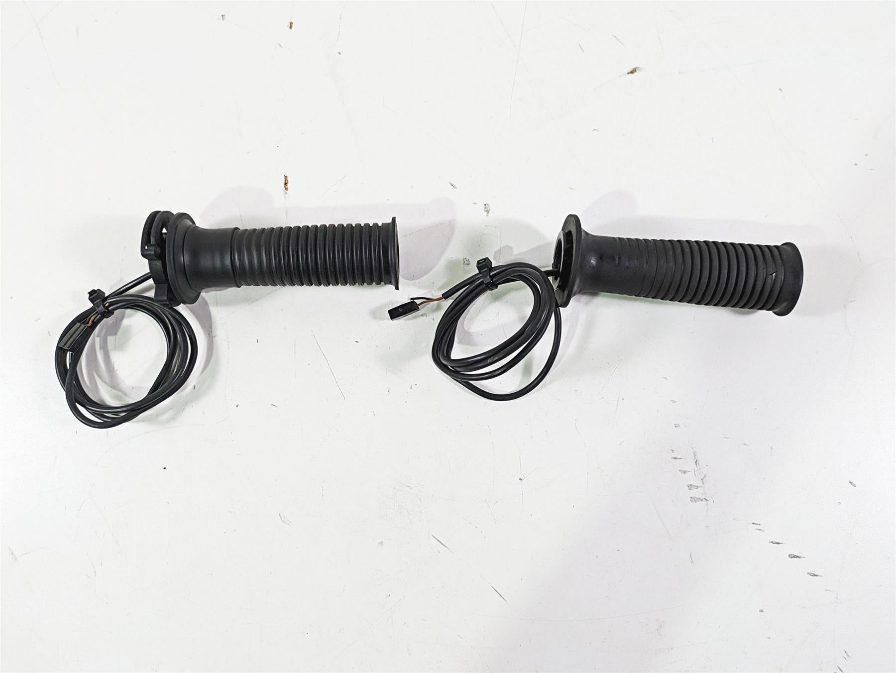 2004 BMW R1150GS R21 L+R Heated Hand Grip Set -READ 61317694813 61317710440 {{ shop.shopifyCountryName }} - Mototech271