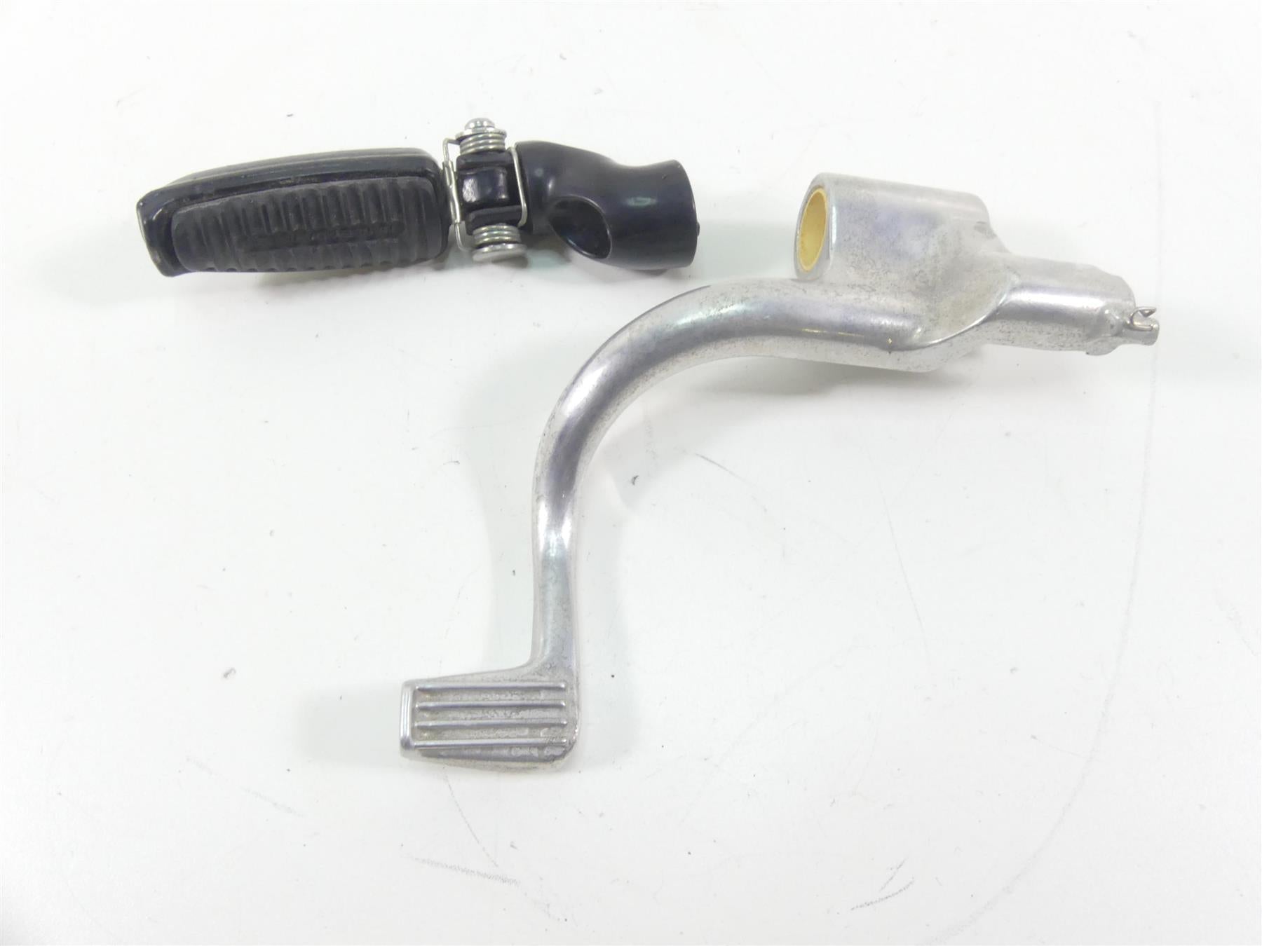 2006 Harley VRSCD Night Rod Right Front Footpeg & Brake Lever 49135-06 {{ shop.shopifyCountryName }} - Mototech271