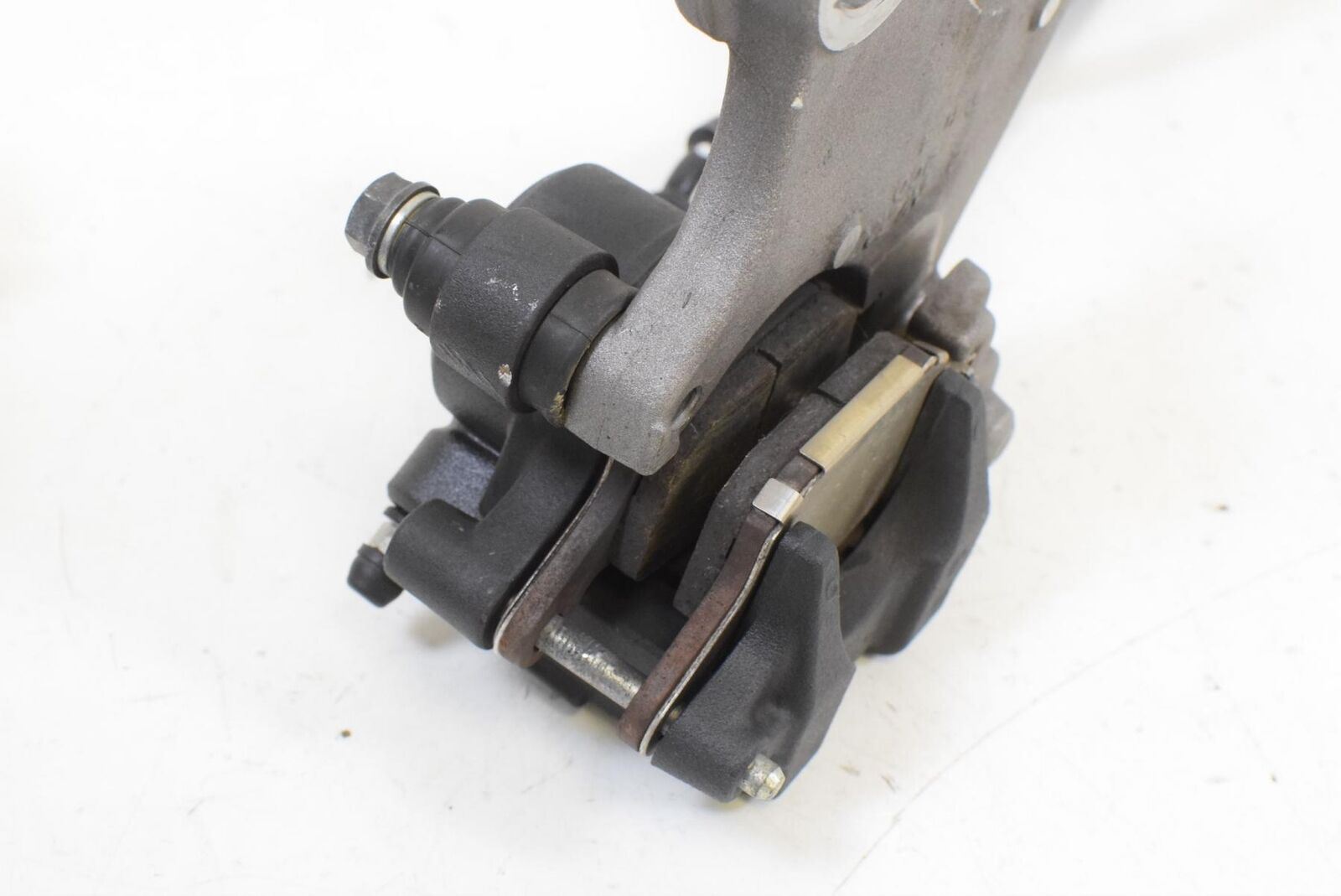 2016 Yamaha YZFR6 YZF R6 Rear NISSIN Brake Caliper SET 2C0-2580W-00-00 {{ shop.shopifyCountryName }} - Mototech271