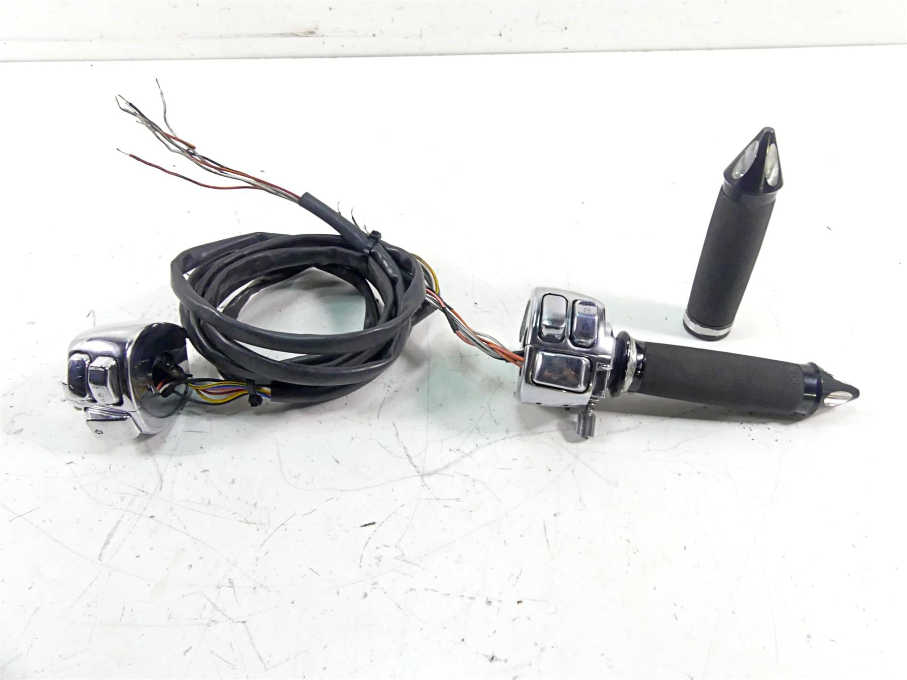 Harley Davidson Softail Dyna Sportster Left Right Chrome Hand Control Switch Set {{ shop.shopifyCountryName }} - Mototech271