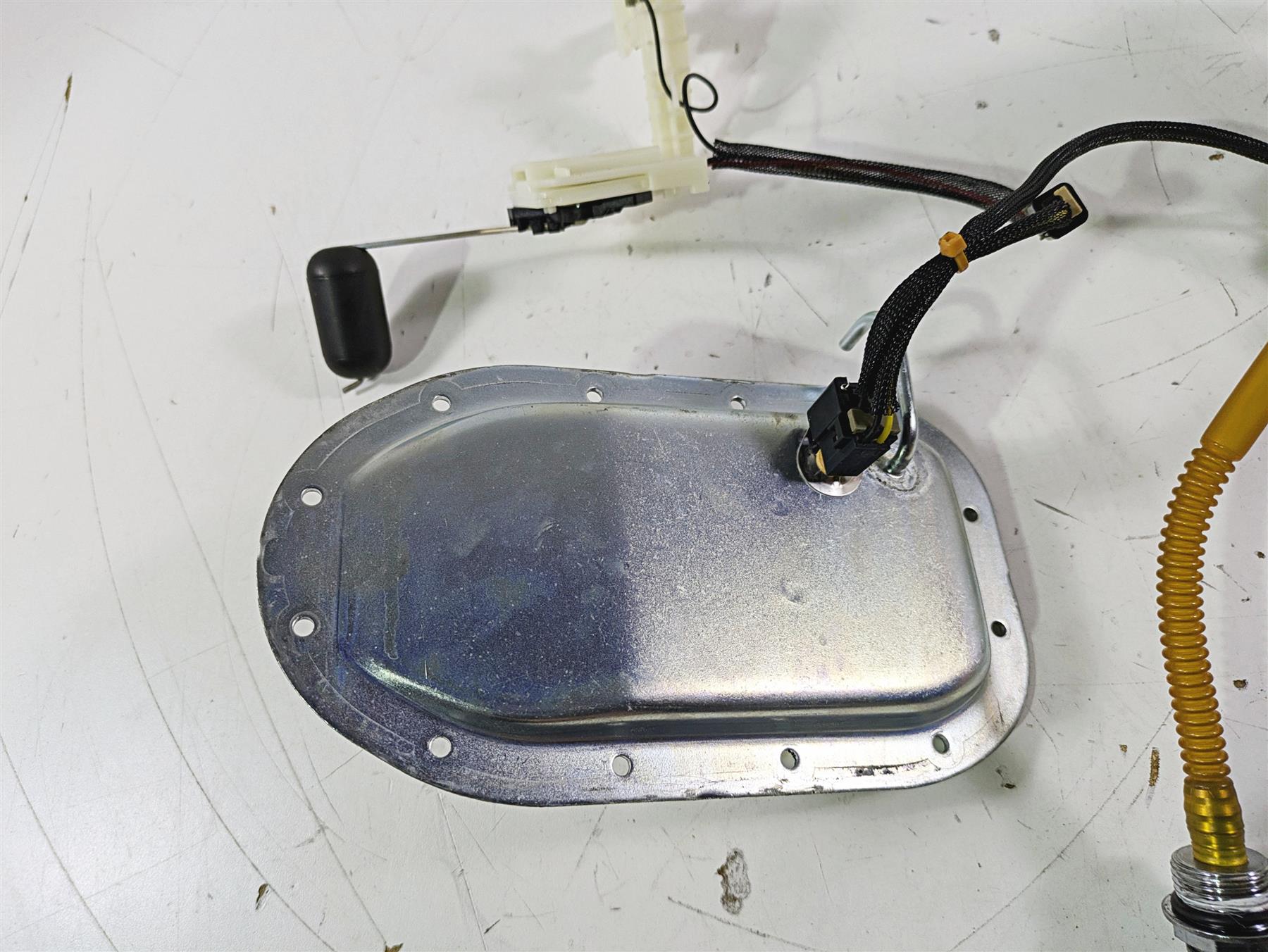 2015 Harley FXDL Dyna Low Rider Fuel Gas Petrol Pump & Sending Unit 75246-04A {{ shop.shopifyCountryName }} - Mototech271