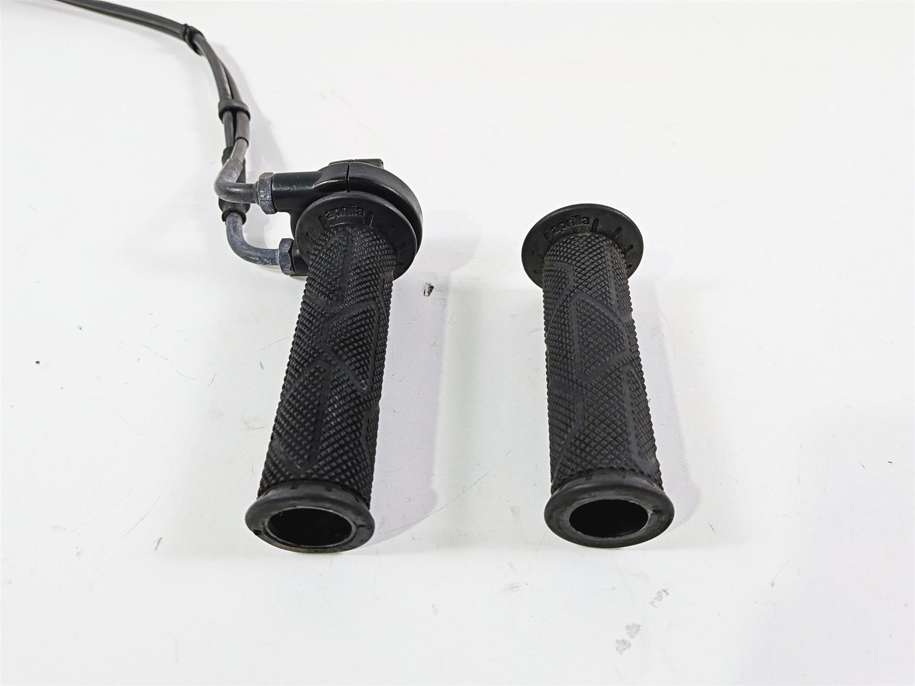 2008 Aprilia RSVR 1000 Factory Throttle Grip Handle Set AP8118566 {{ shop.shopifyCountryName }} - Mototech271
