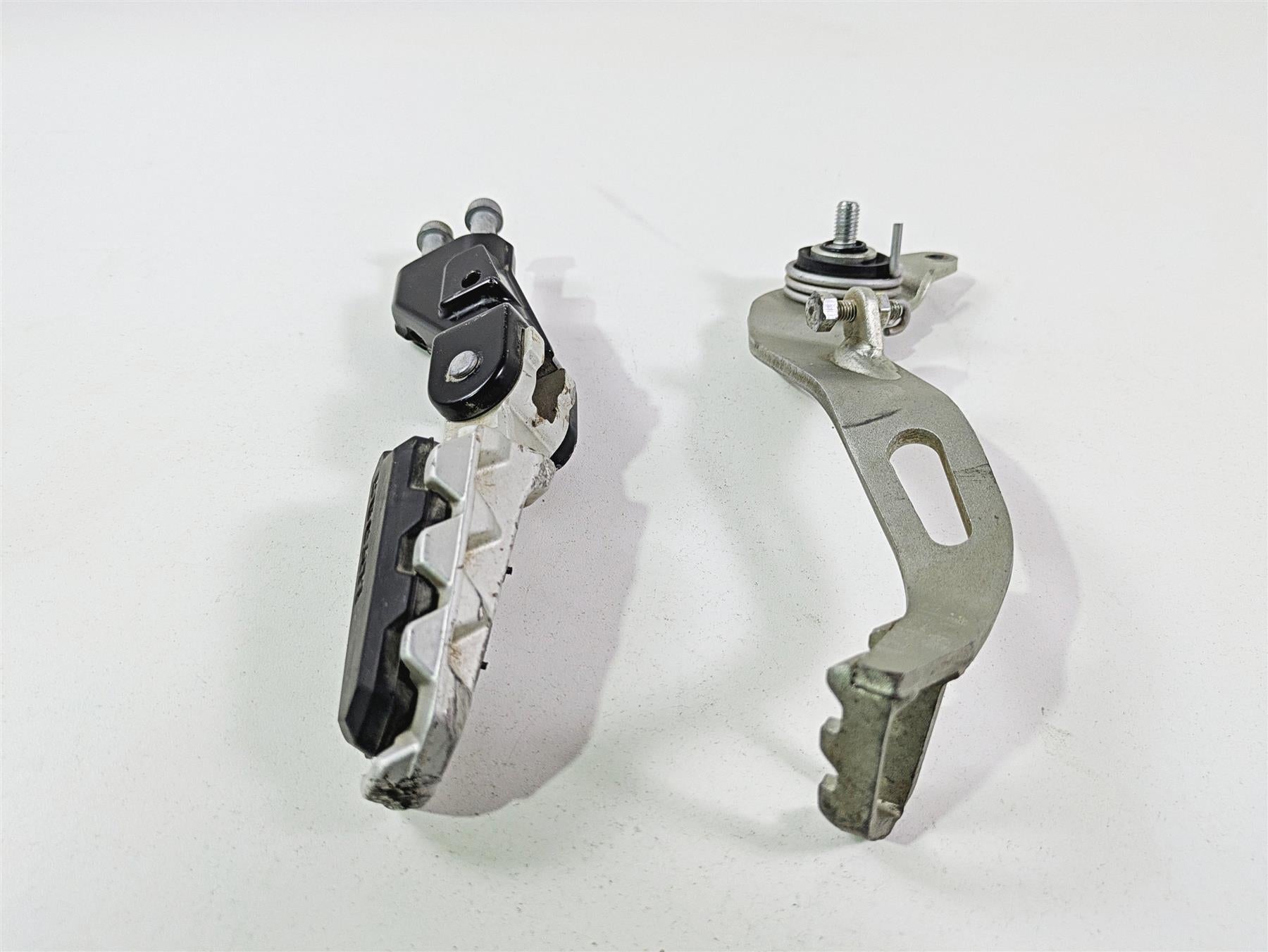 2018 Ducati Scrambler Desert Sled 800 Right Footpeg & Brake Pedal 82413311BA {{ shop.shopifyCountryName }} - Mototech271