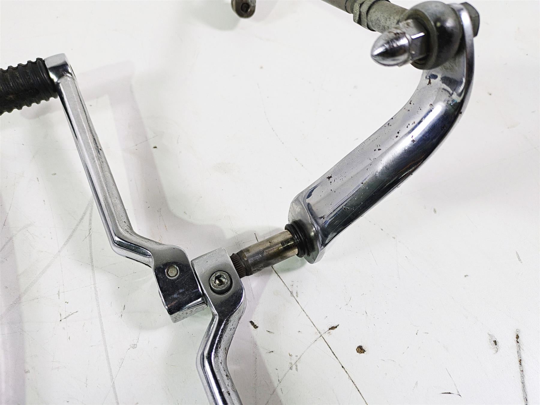 1992 Harley FLSTC Softail Heritage Front Left Floor Board Shifter Set 50621-79 {{ shop.shopifyCountryName }} - Mototech271