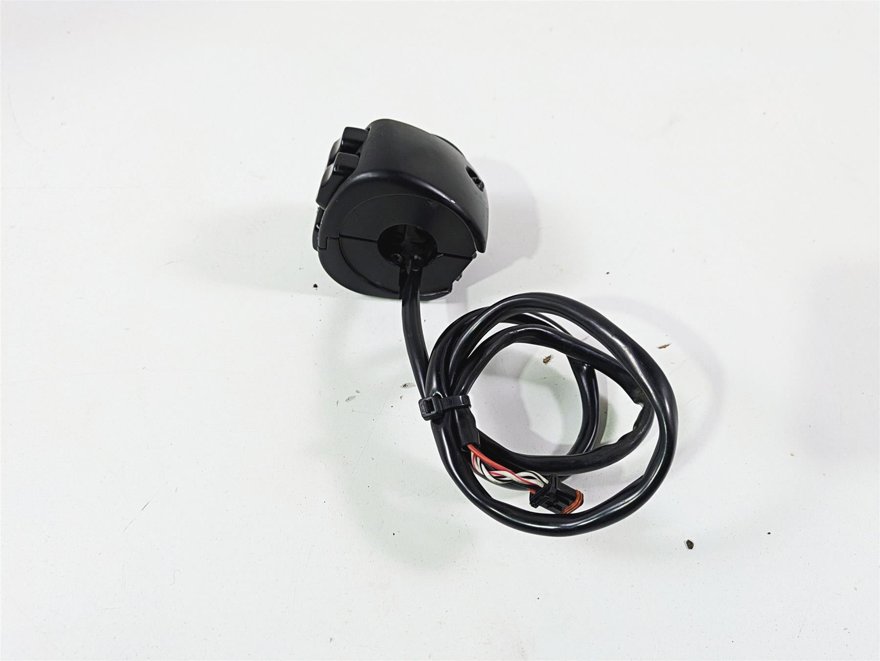 2014 Harley FLS Softail Slim Left Hand Control Turn Signal Switch 72949-12A {{ shop.shopifyCountryName }} - Mototech271