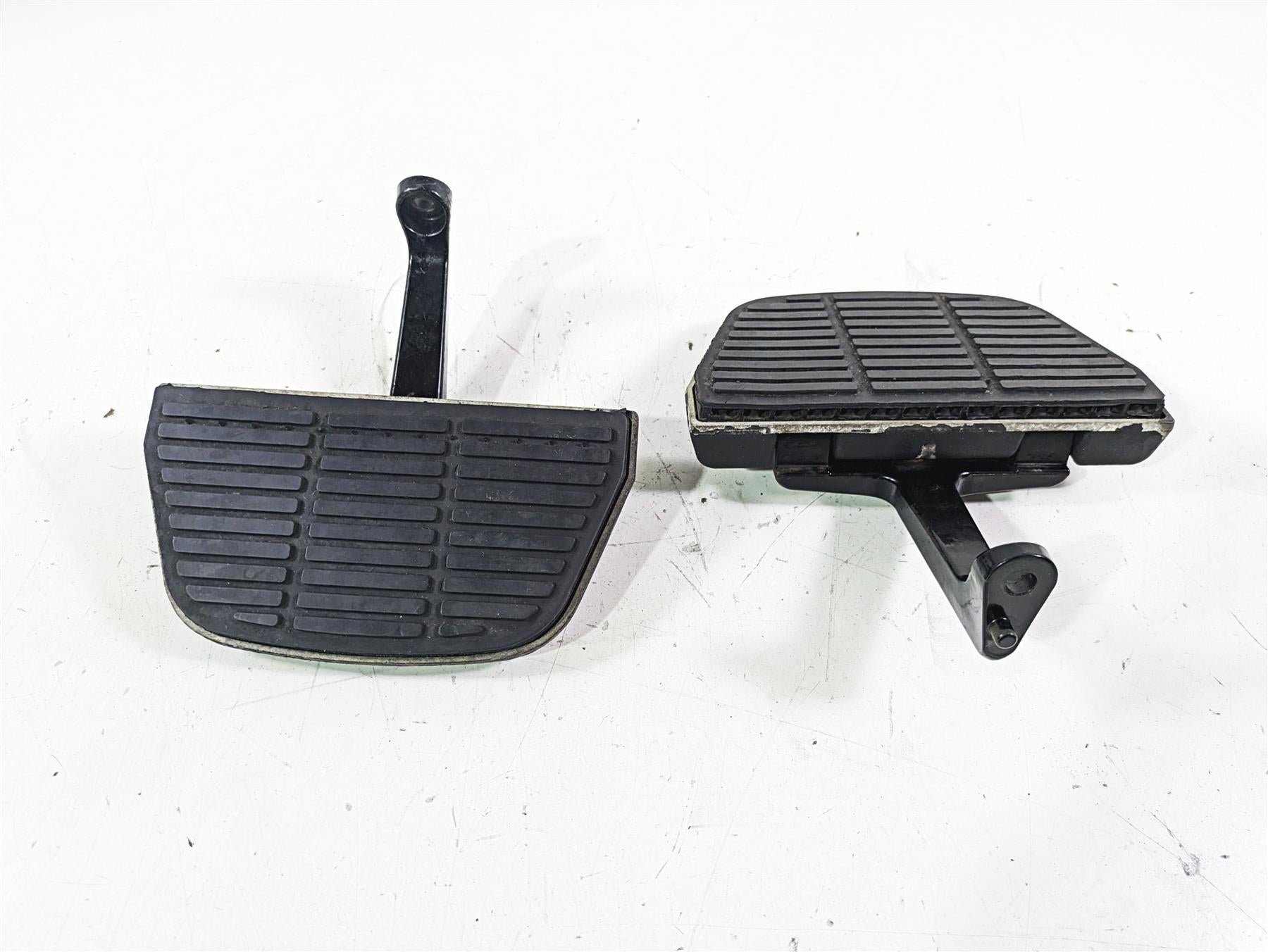 2003 Harley Touring FLHTCUI 100TH E-Glide Passenger Floor Board Set 52719-93B {{ shop.shopifyCountryName }} - Mototech271