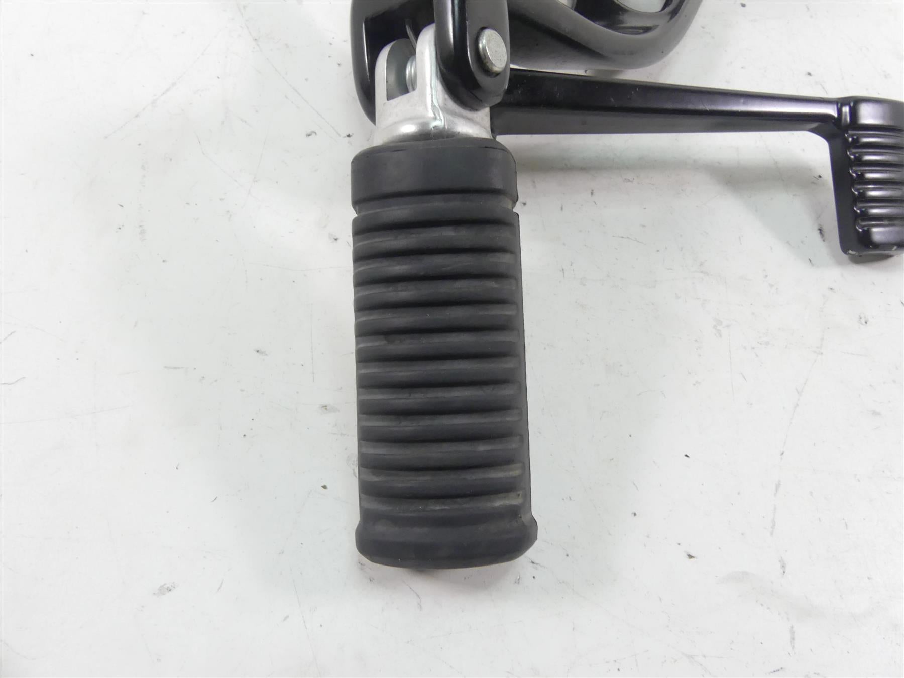 2018 Harley Softail FXBB Street Bob Right Foot Peg & Brake Pedal 50500601 {{ shop.shopifyCountryName }} - Mototech271