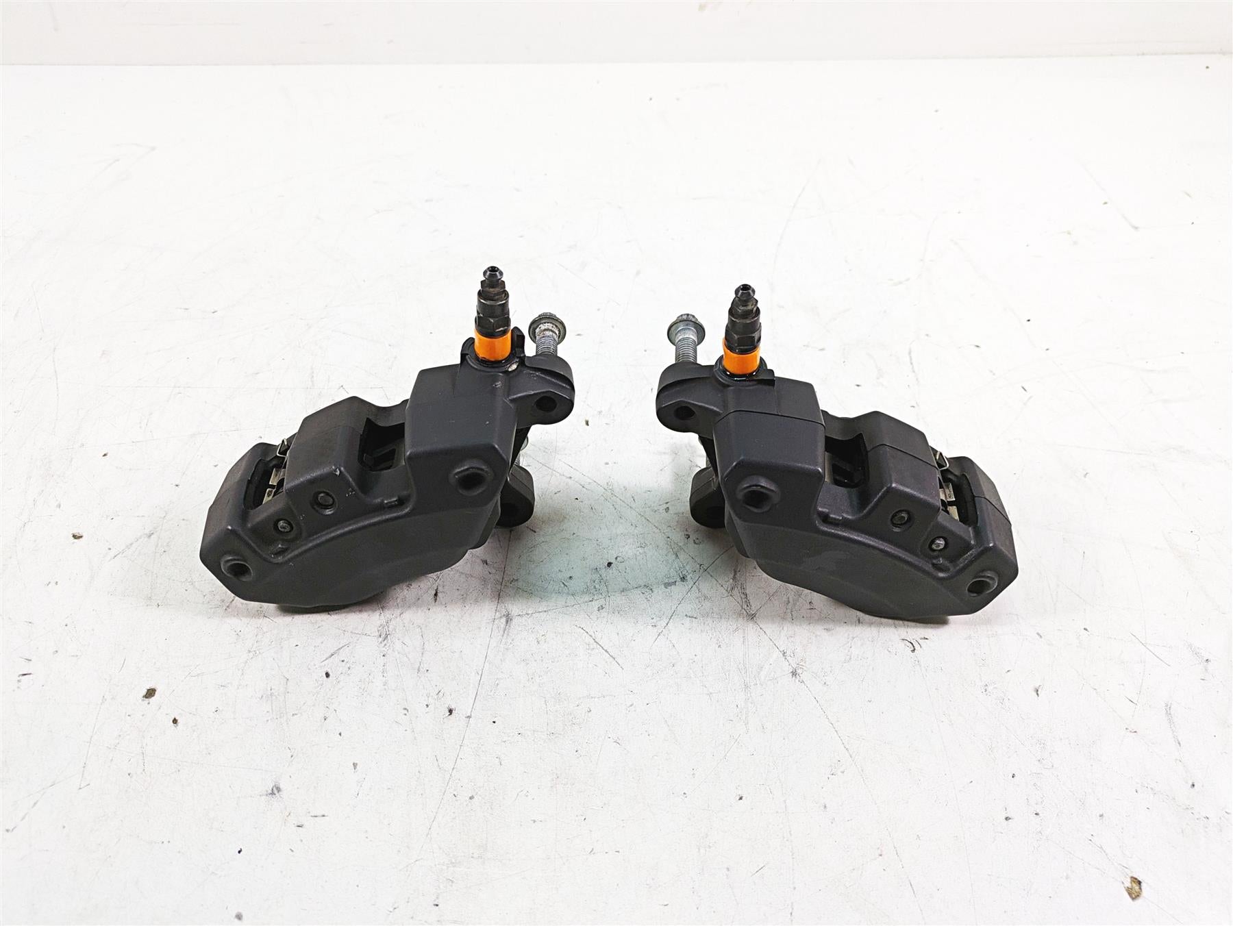 2013 Harley Touring FLHX Street Glide Front Brake Caliper Set 43027-08 44023-08 {{ shop.shopifyCountryName }} - Mototech271