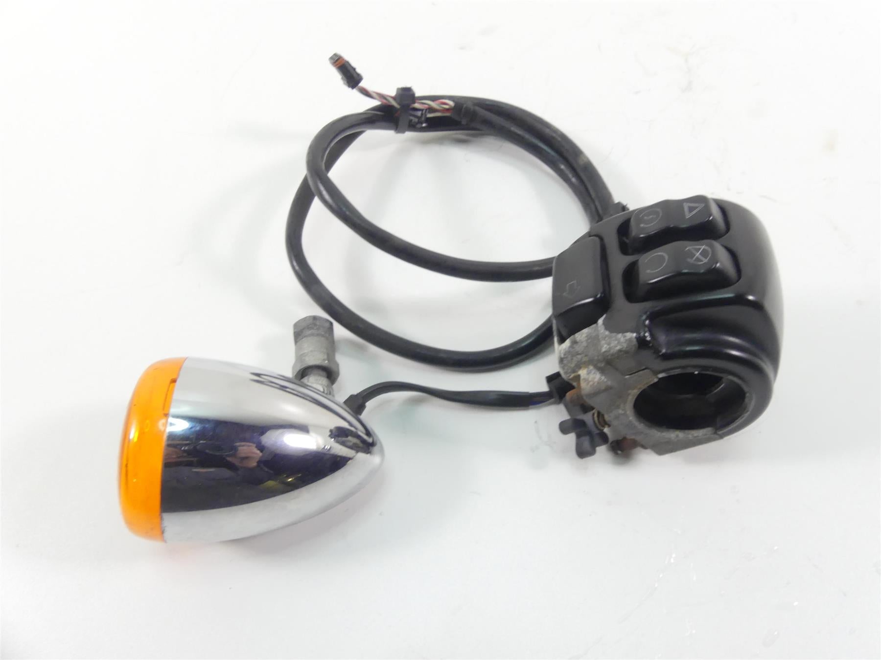 2016 Harley FXDL Dyna Low Rider Right Hand Control Switch Blinker -Read 71500361 {{ shop.shopifyCountryName }} - Mototech271