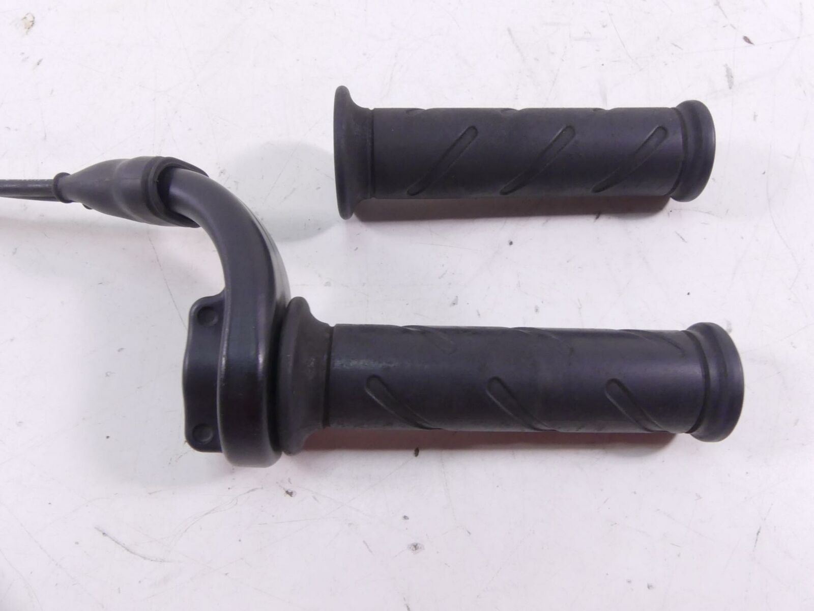 2015 Ducati Diavel Dark Right Left Throttle Grip Cable Set 65420161A {{ shop.shopifyCountryName }} - Mototech271