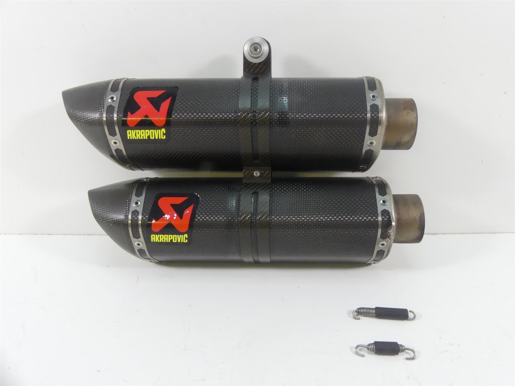 2013 Ducati Streetfighter 848 Akrapovic Carbon Exhaust Muffler Set US D550 134S {{ shop.shopifyCountryName }} - Mototech271
