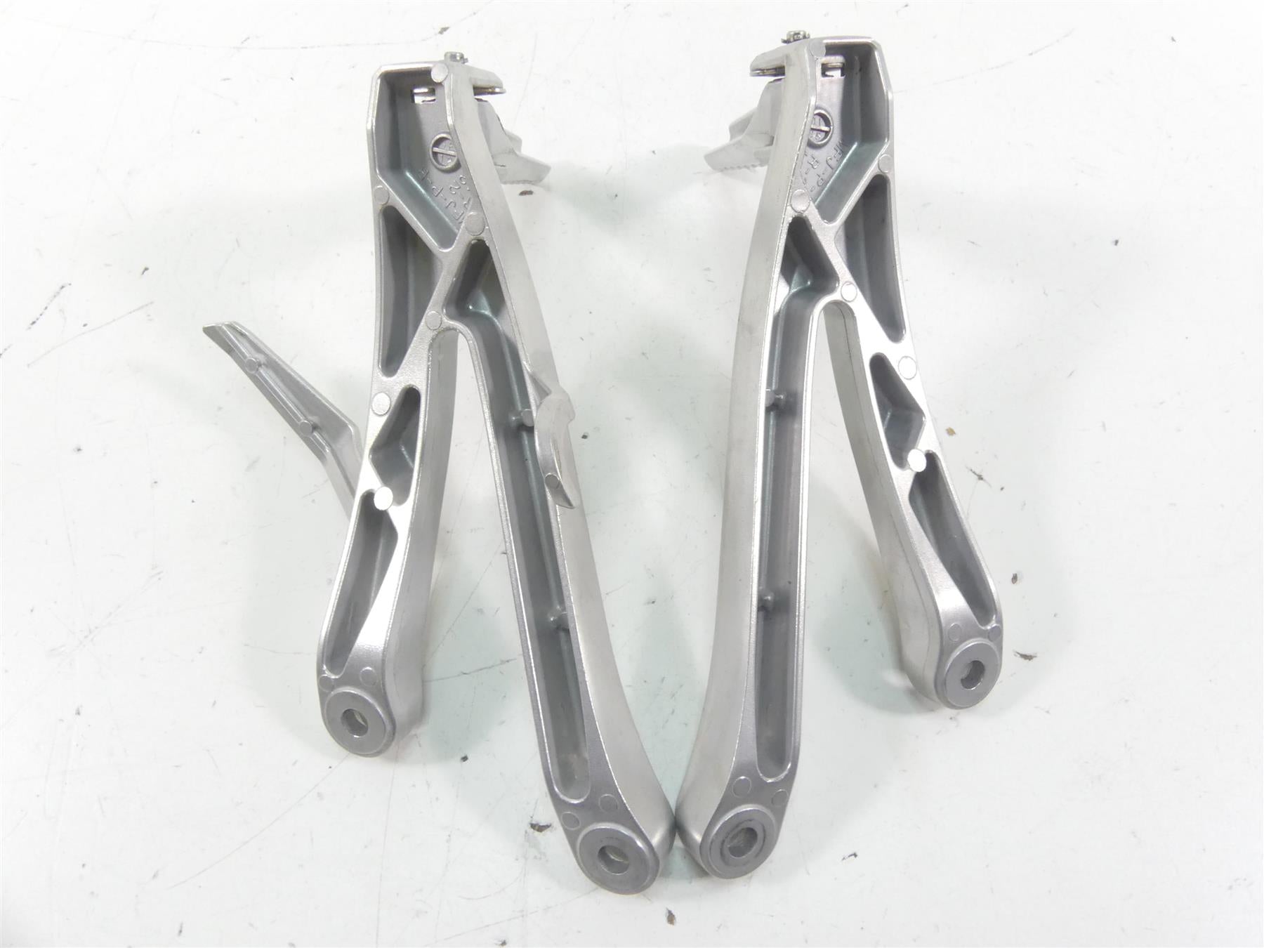 2021 Honda CBR600RR Rear Passenger Pillion Footpeg Foot Peg Set 50750-MFJ-D00 {{ shop.shopifyCountryName }} - Mototech271