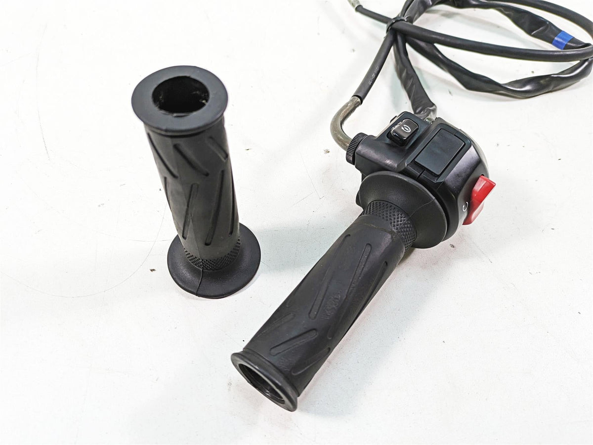 2002 Yamaha FZ1 FZS1000 Fazer Right Hand Control Switch - Read 5LV-83975-01-00 {{ shop.shopifyCountryName }} - Mototech271