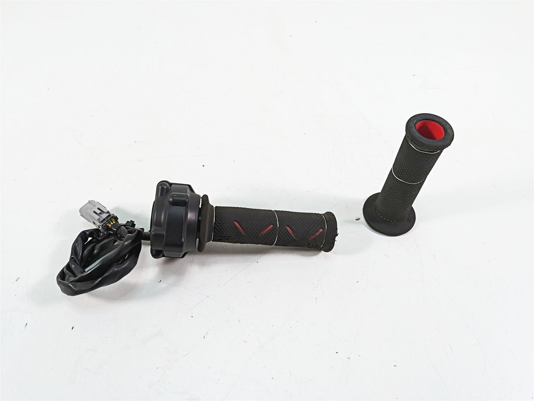 2020 Ducati Hypermotard 950 SP Ride Fly By Wire Throttle Grips -Read 66020141A