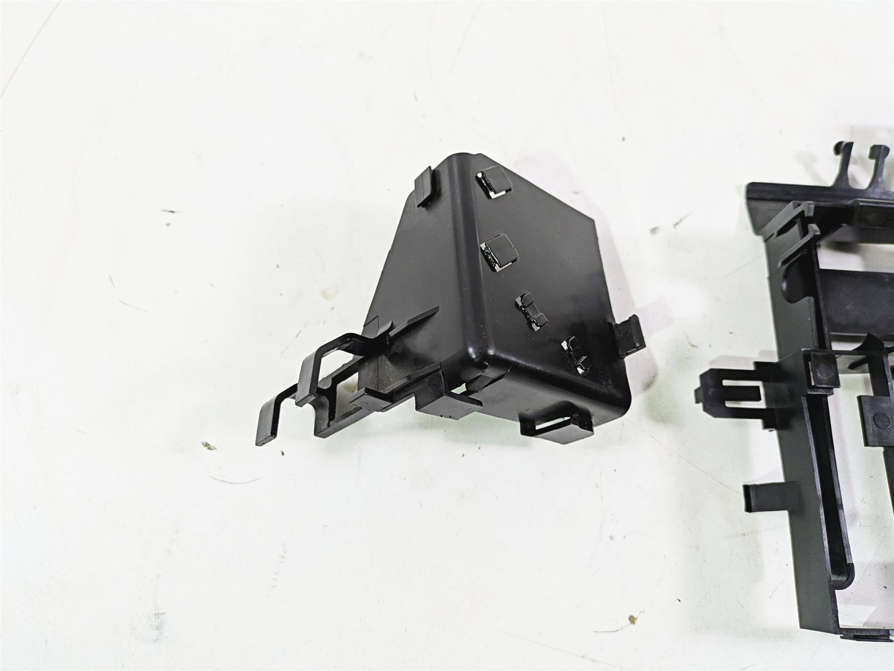 2010 Harley VRSCF Muscle Rod All Electric Plastic Holder In Set 70393-07 {{ shop.shopifyCountryName }} - Mototech271