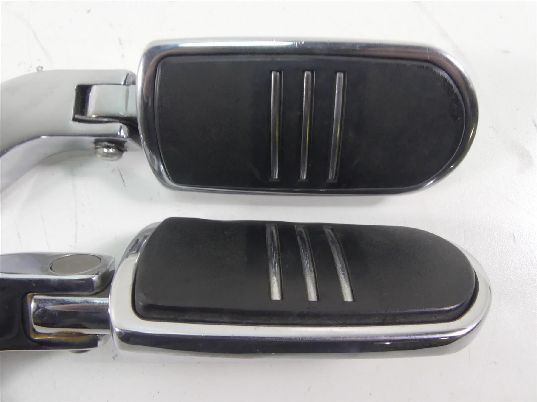 2005 Harley Touring FLHRSI Road King Rear Passenger Footpeg Set 49036-04A {{ shop.shopifyCountryName }} - Mototech271