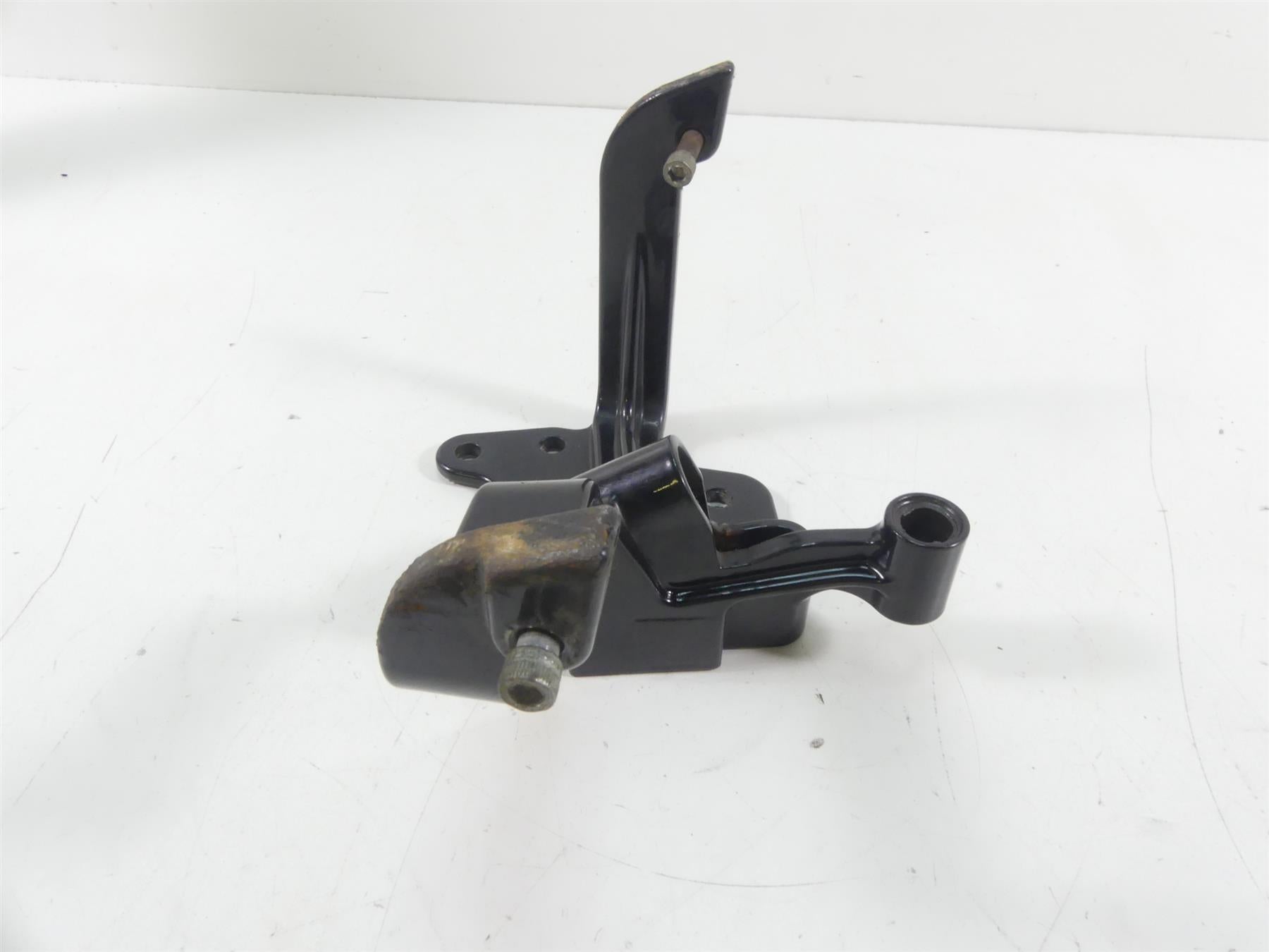 2004 Harley Softail FLSTFI Fat Boy Gear Shifter Shift Lever Bracket 33630-00A {{ shop.shopifyCountryName }} - Mototech271